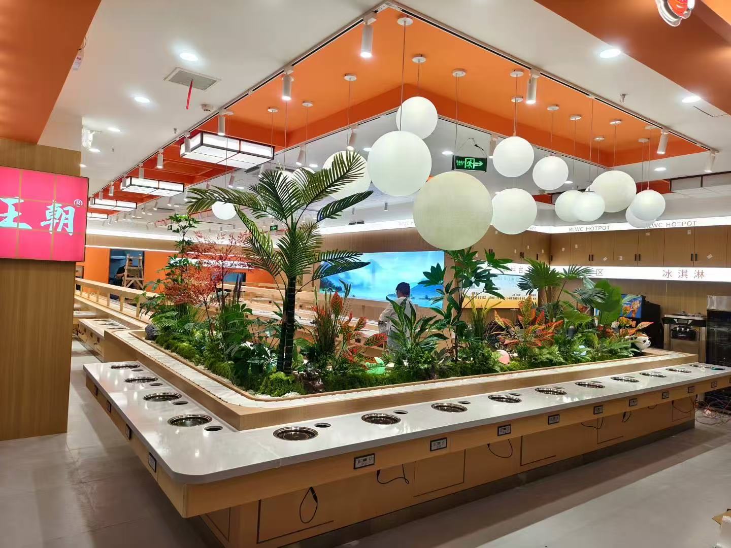 旋轉(zhuǎn)小火鍋設(shè)備