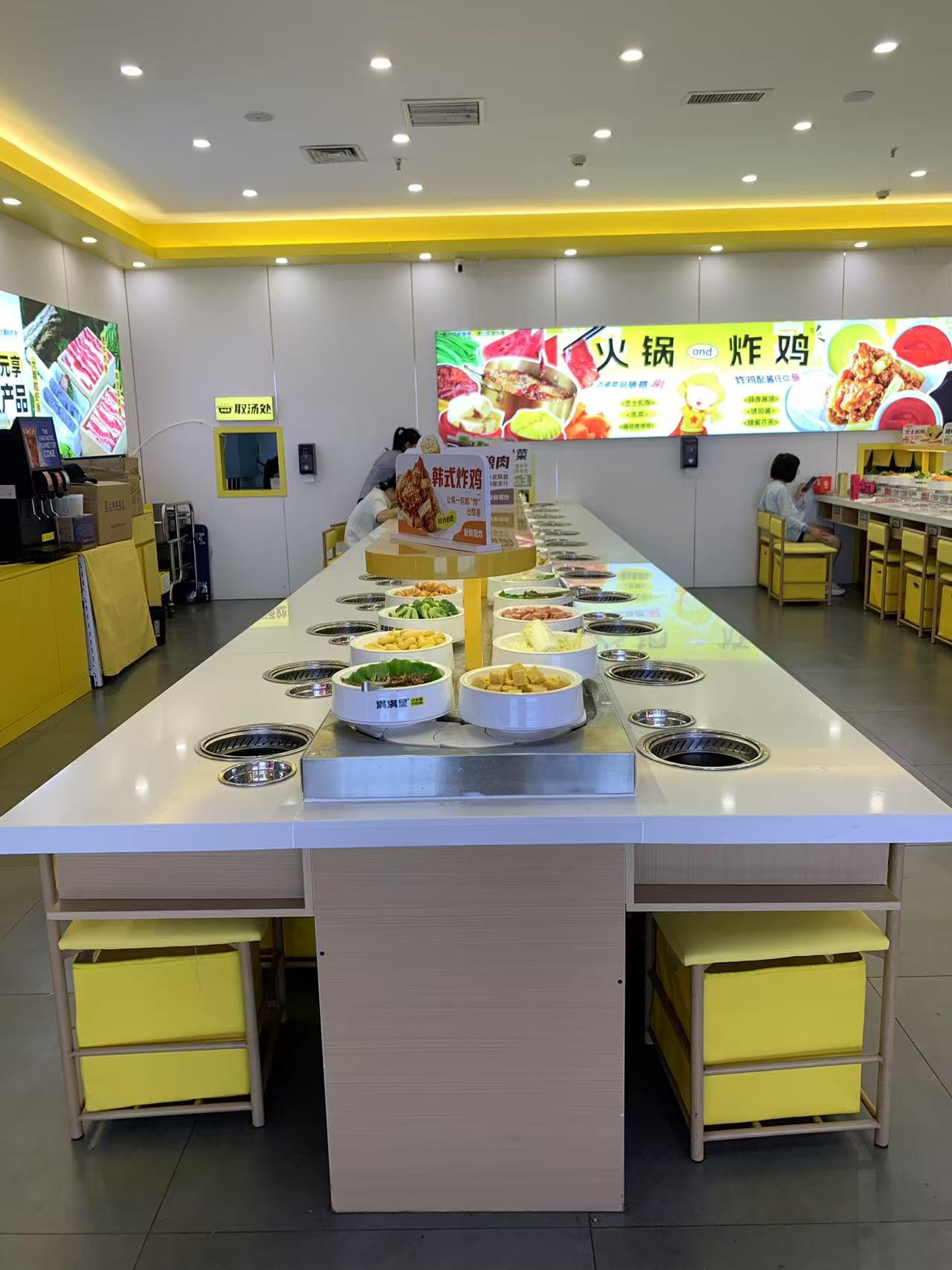 無煙旋轉(zhuǎn)火鍋設(shè)備